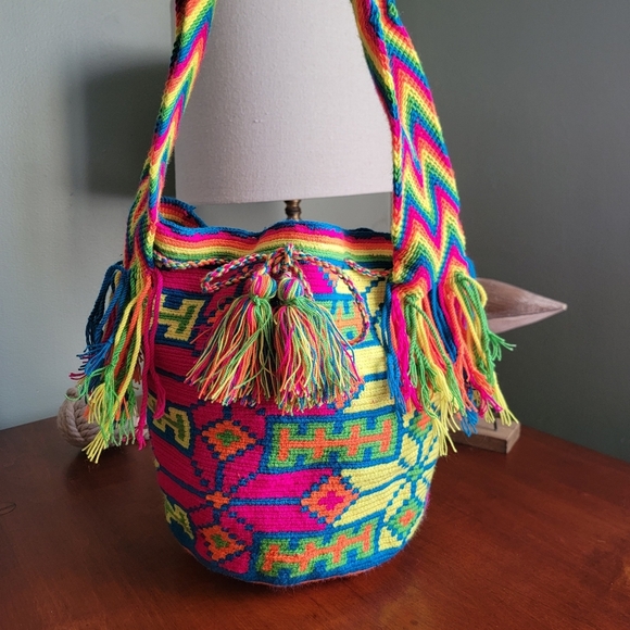 Wayuu Handmade Columbian Bucket Bag Multicolor - Picture 1 of 13